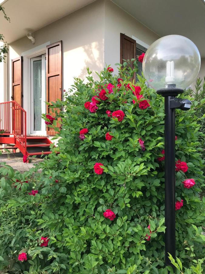 Aria Di Casa B&B Cantu Exterior photo