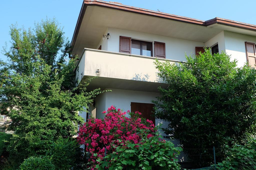 Aria Di Casa B&B Cantu Exterior photo